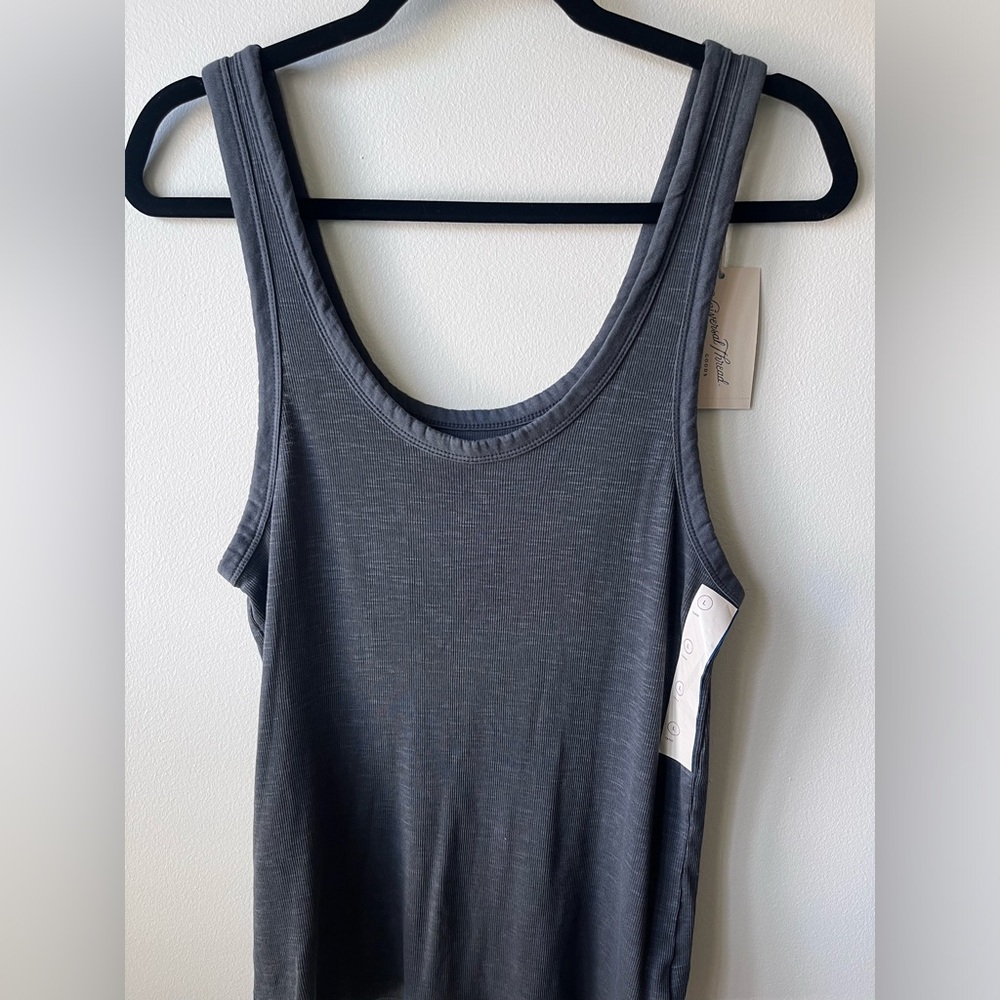 Universal Threads Womens Tank- New with tags- Size Large